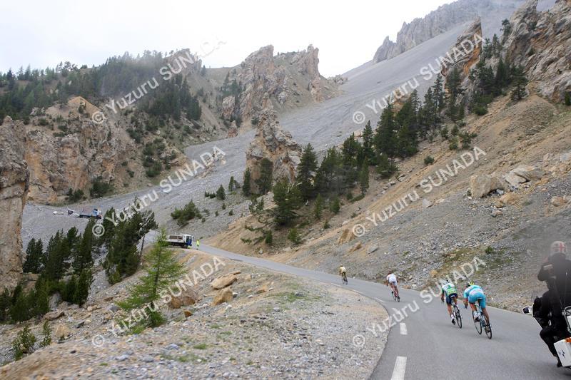 Breakaway on Col d'Izoard203p.jpg